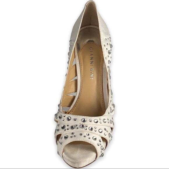 Gianni Bini White Peep Toe Heels - Picture 7 of 12